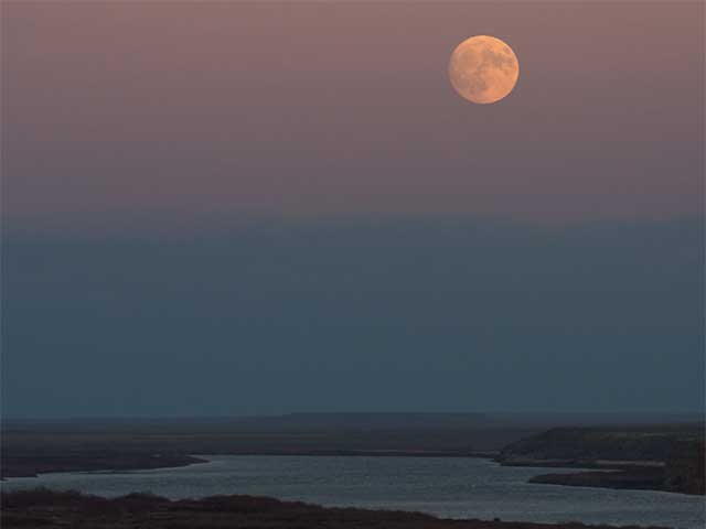 Moonrise over the Syr Darya river in Kazakhstan. Credit: NASA/Bill Ingalls