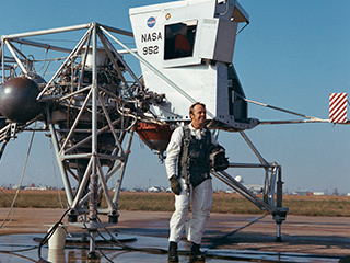 apollo 15 hammer and feather experiment